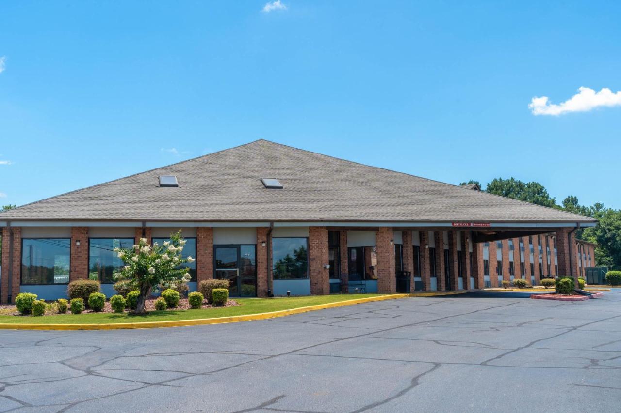 Baymont By Wyndham Tupelo Exterior foto