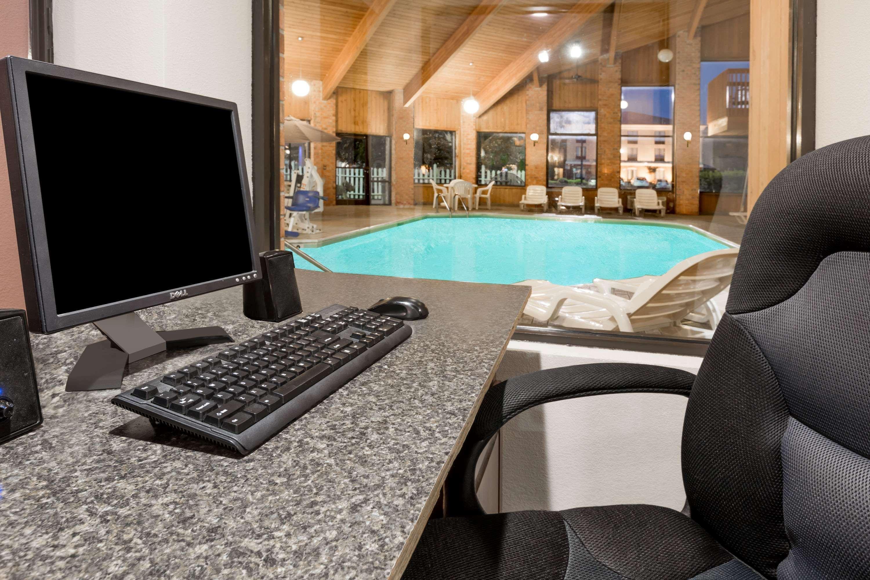 Baymont By Wyndham Tupelo Exterior foto