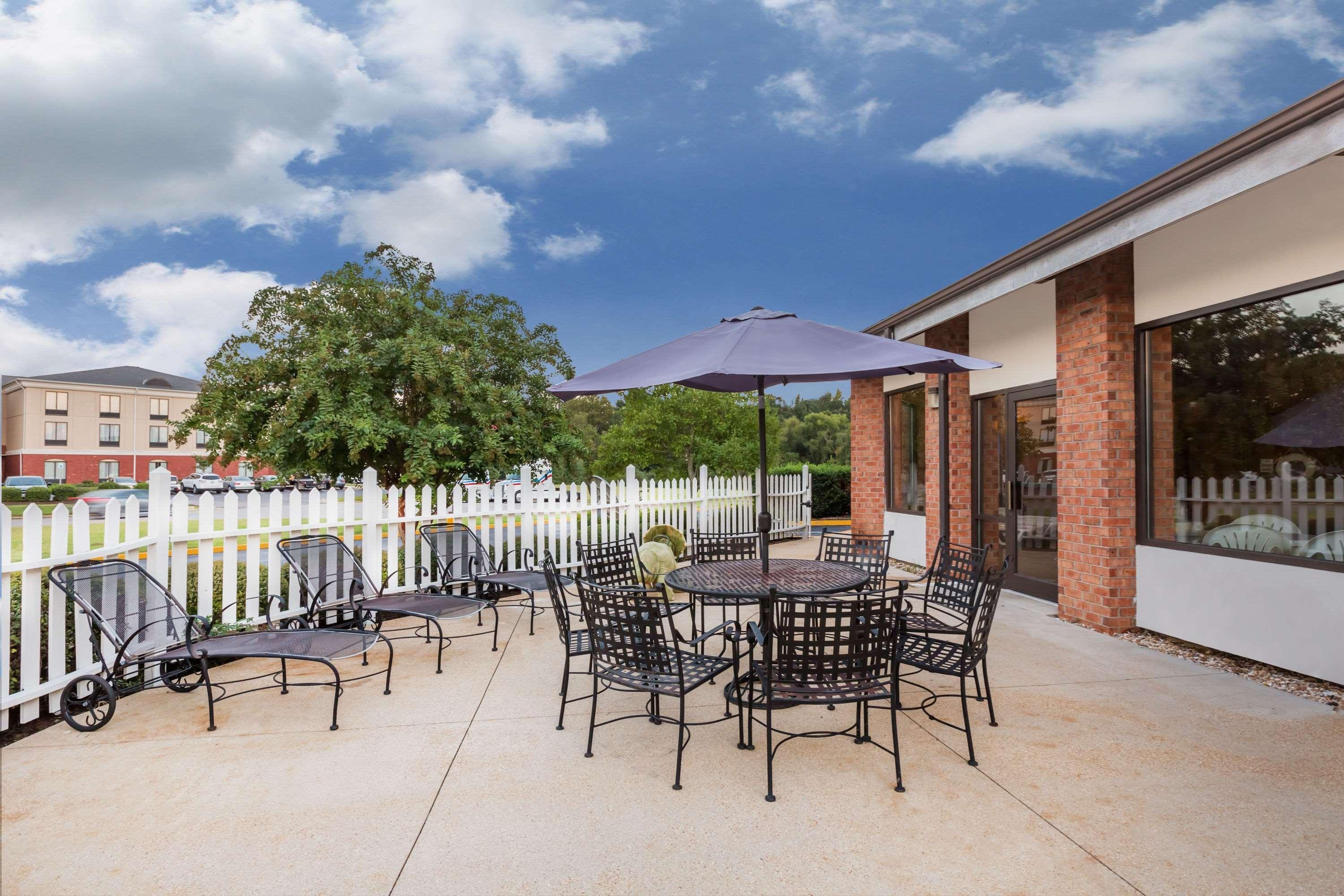 Baymont By Wyndham Tupelo Exterior foto