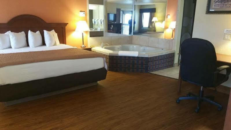 Baymont By Wyndham Tupelo Exterior foto